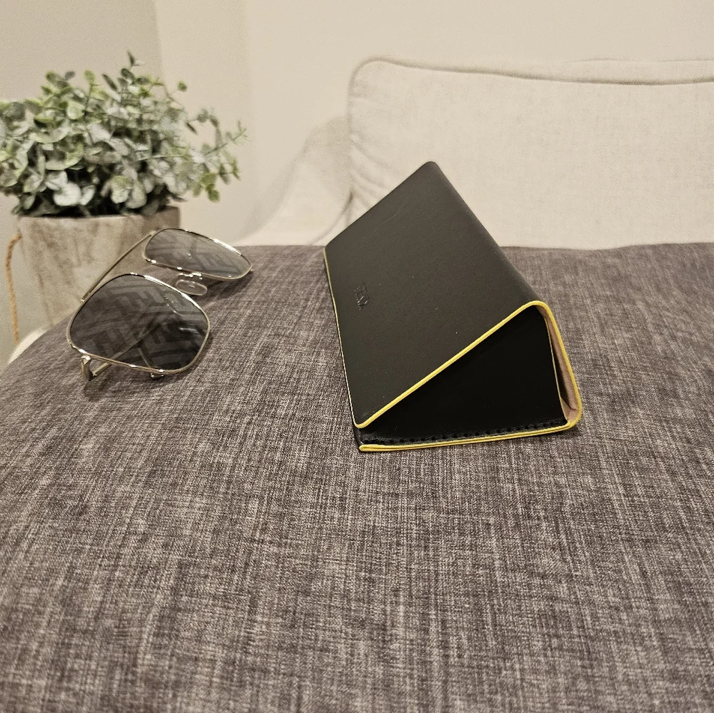 Almost new Fendi logo sunglasses